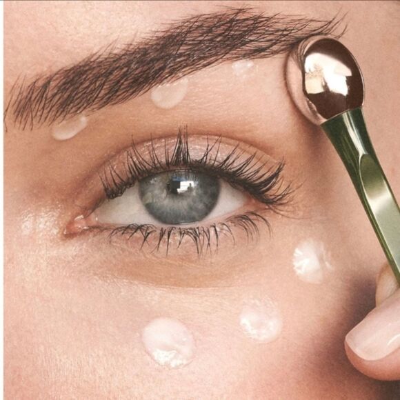 La Mer The Eye Concentrate with Applicator - Picture 4 of 8